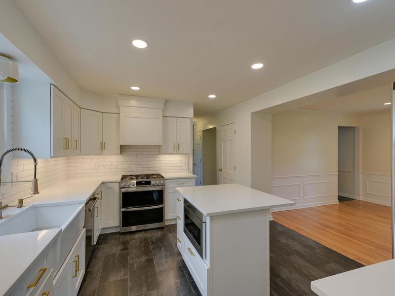 1570 Oakview Drive, Columbus, OH 43235 Photo 8