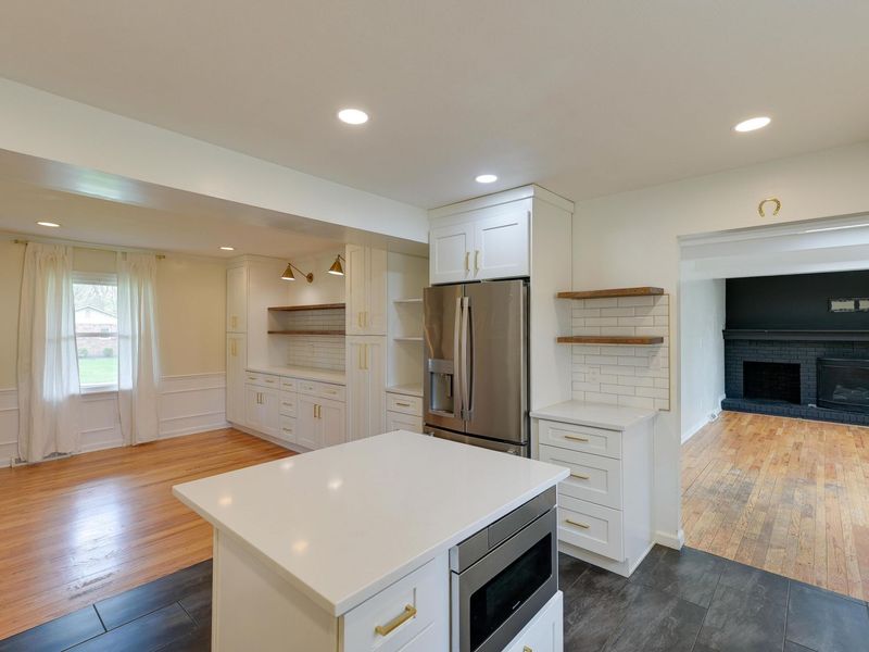 1570 Oakview Drive, Columbus, OH 43235 Photo 9