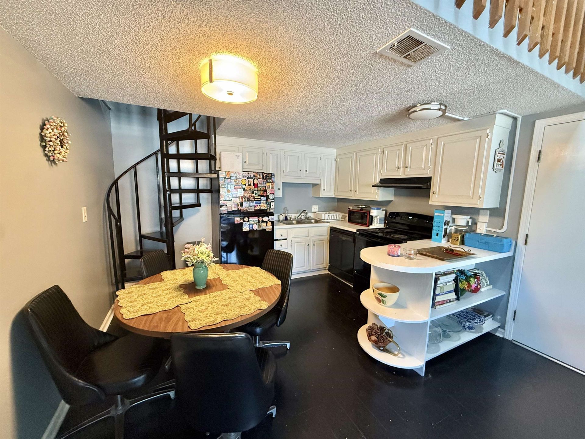 1203 Tiffany Ln. Photo 4