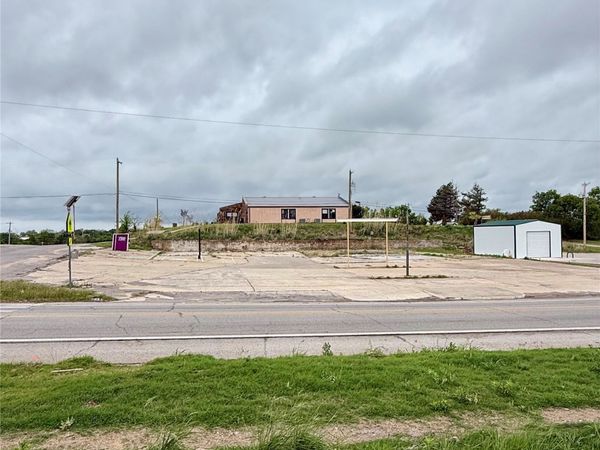 1202 W 1st , Sulphur, OK 73086