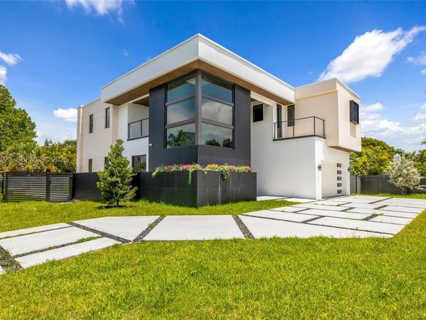 750 NE 16th Ave, Fort Lauderdale, FL 33304