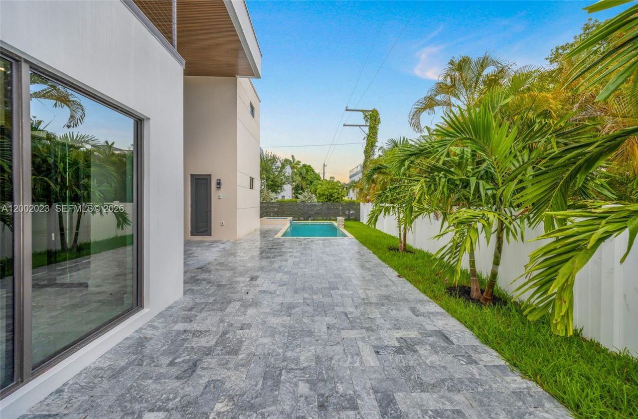 750 NE 16th Ave, Fort Lauderdale, FL 33304 Photo