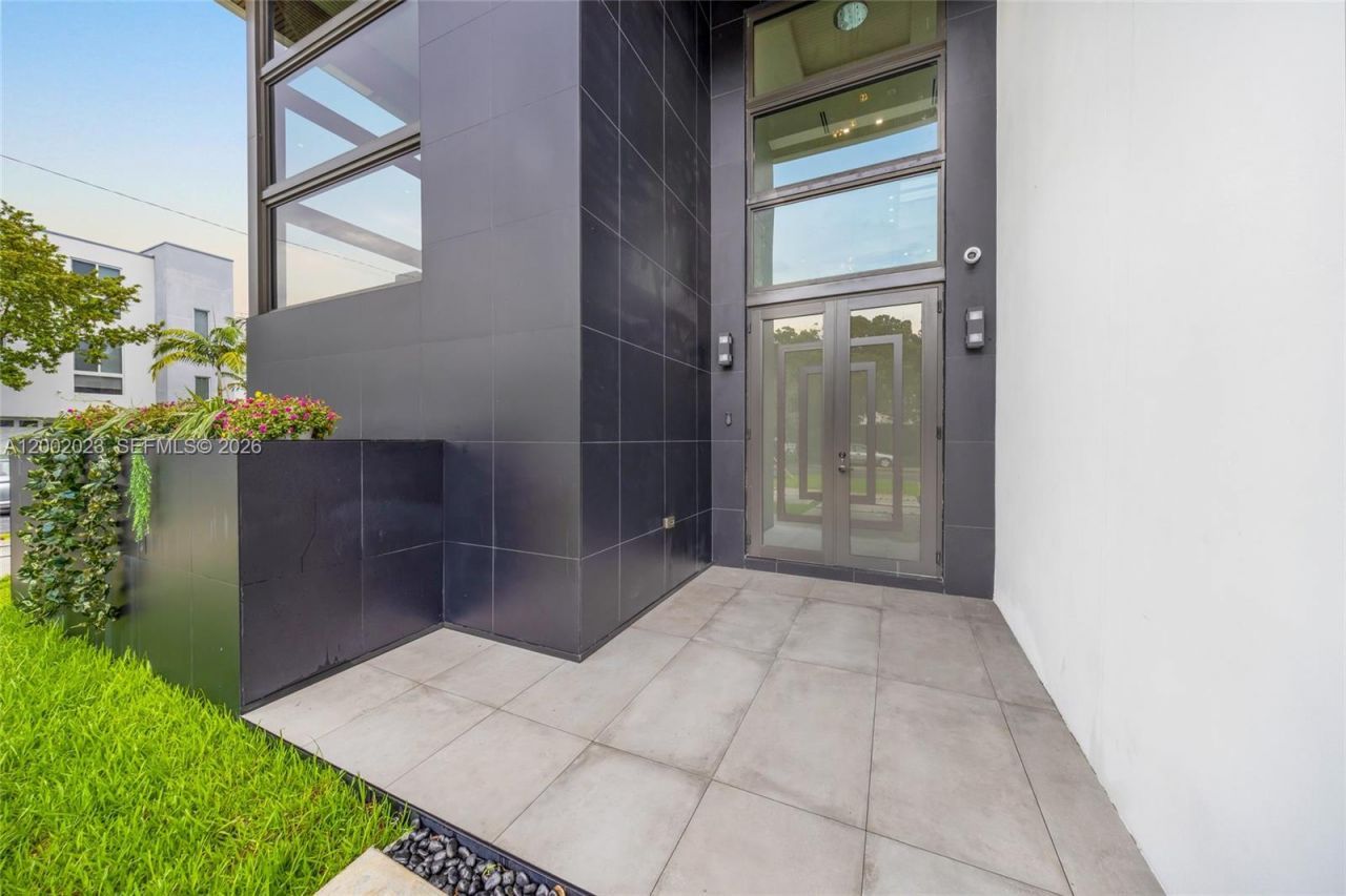 750 NE 16th Ave, Fort Lauderdale, FL 33304 Photo