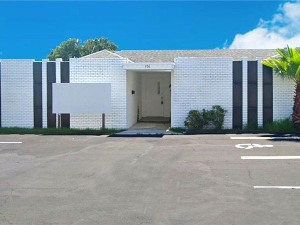 706 N 7th St , Fort Pierce, FL 34950