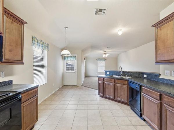 832 Clear Creek Drive, DeSoto, TX 75115