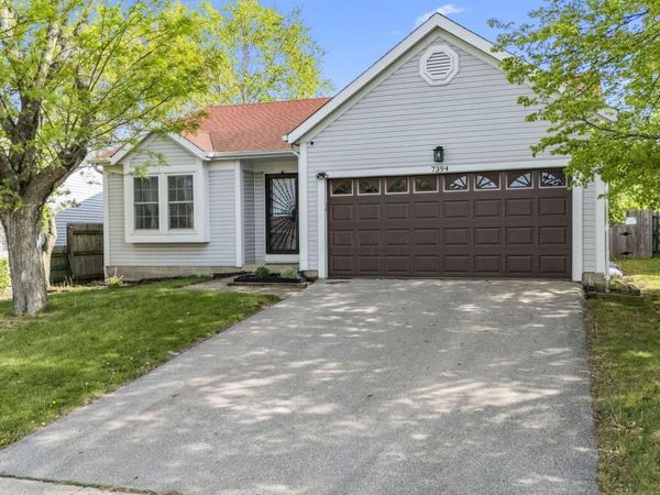 7394 Harbour Town Drive, Pickerington, OH 43147