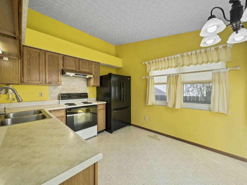 7394 Harbour Town Drive, Pickerington, OH 43147 Photo 10