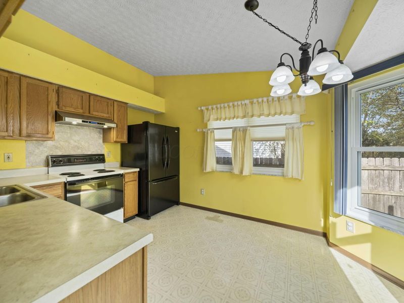 7394 Harbour Town Drive, Pickerington, OH 43147 Photo 11