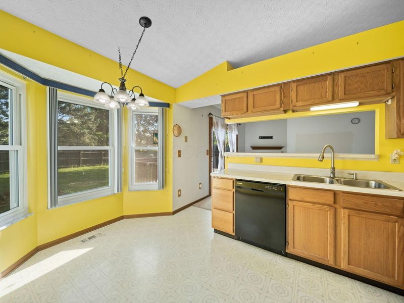 7394 Harbour Town Drive, Pickerington, OH 43147 Photo 12