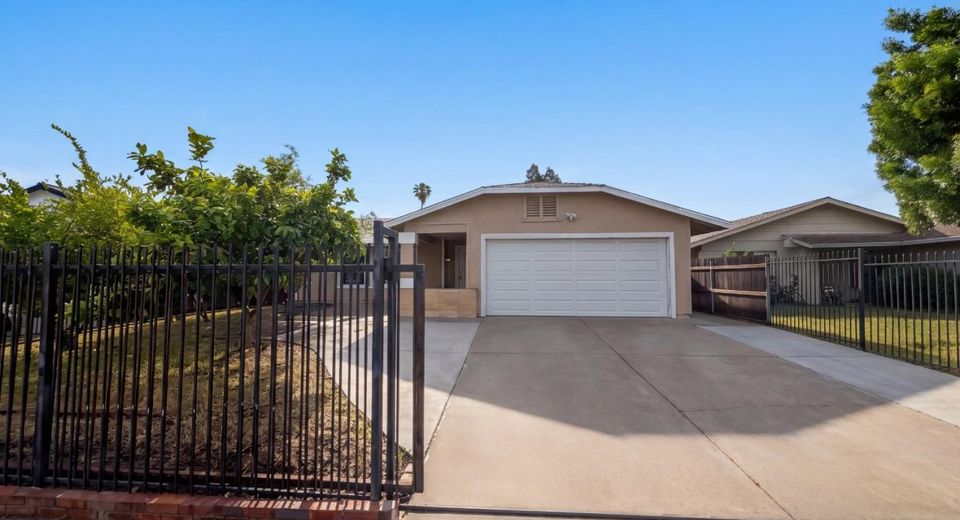 8232 Moorhaven Way, Sacramento, CA 95828 Photo