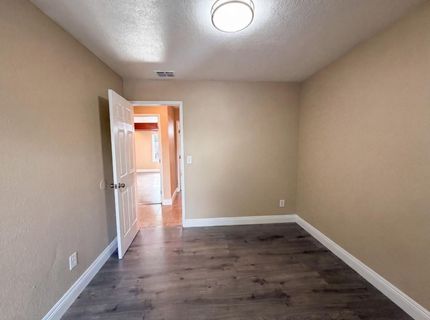 8232 Moorhaven Way, Sacramento, CA 95828 Photo