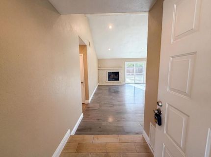 8232 Moorhaven Way, Sacramento, CA 95828 Photo