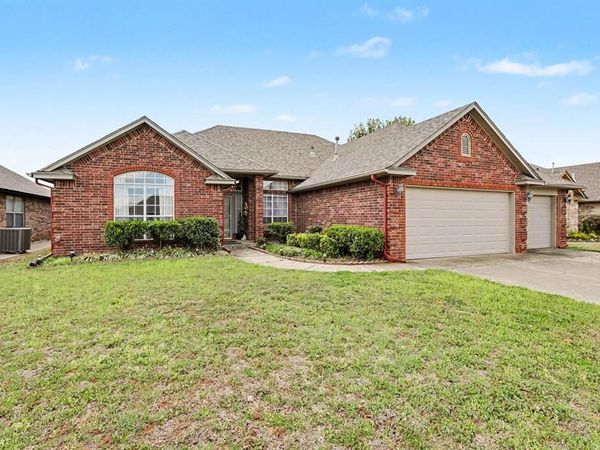 720 W Alamo Way, Mustang, OK 73064