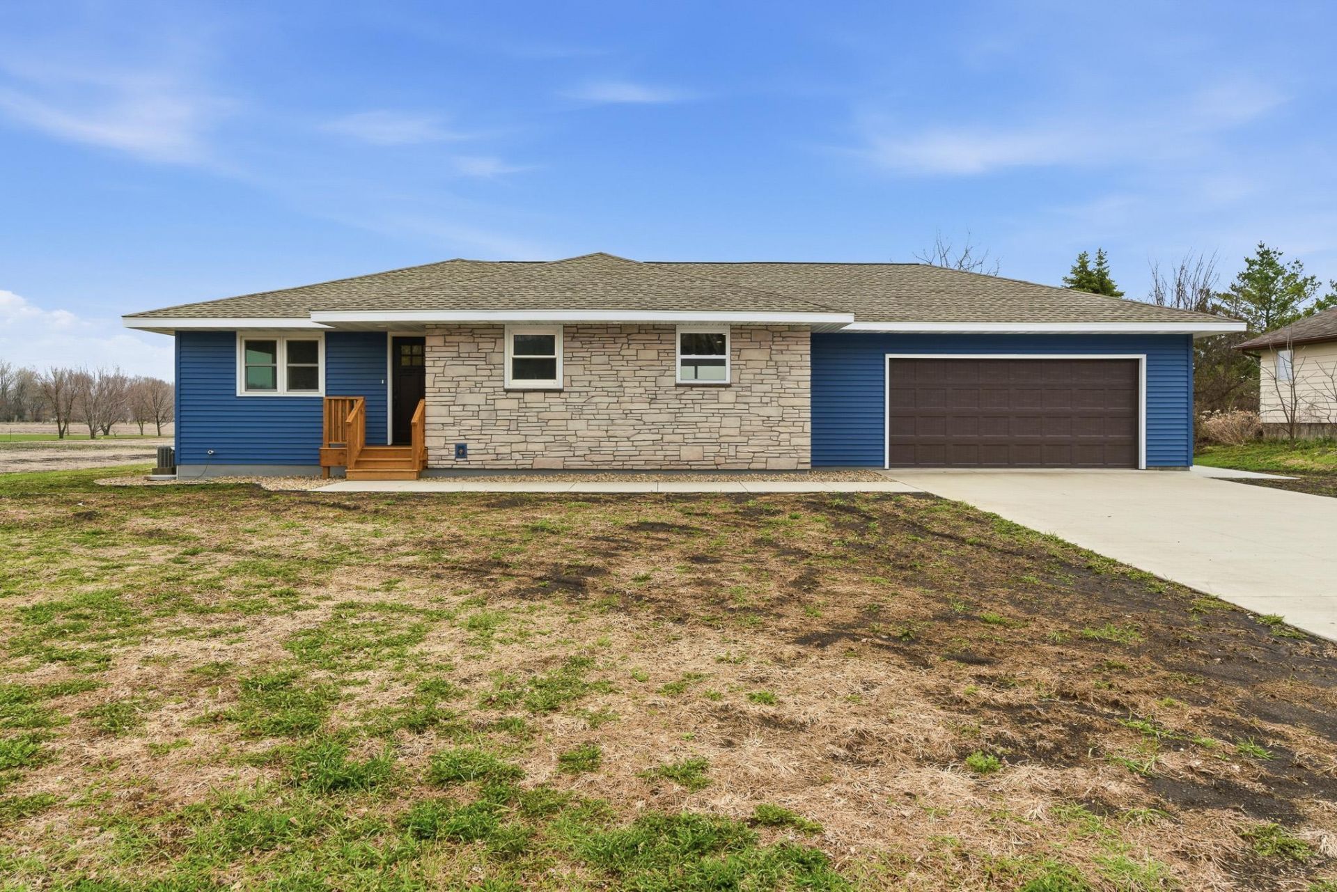 409 4th Avenue SE, Mapleton, MN 56065