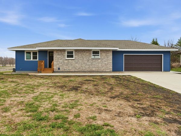 409 4th Avenue SE, Mapleton, MN 56065