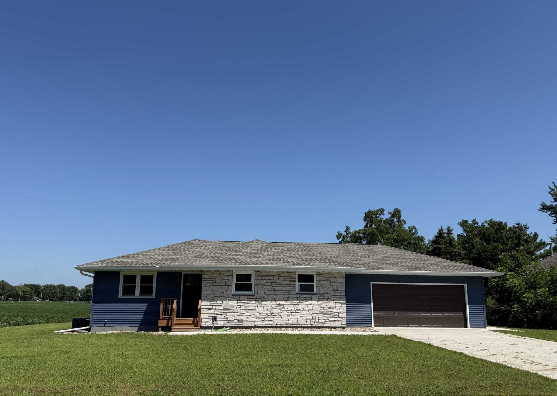 409 4th Avenue SE, Mapleton, MN 56065
