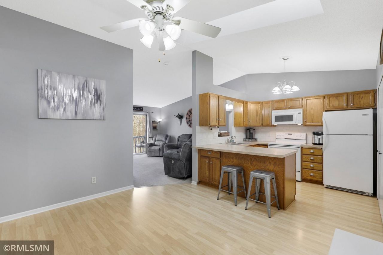 2377 Grenadier Avenue N, Oakdale, MN 55128