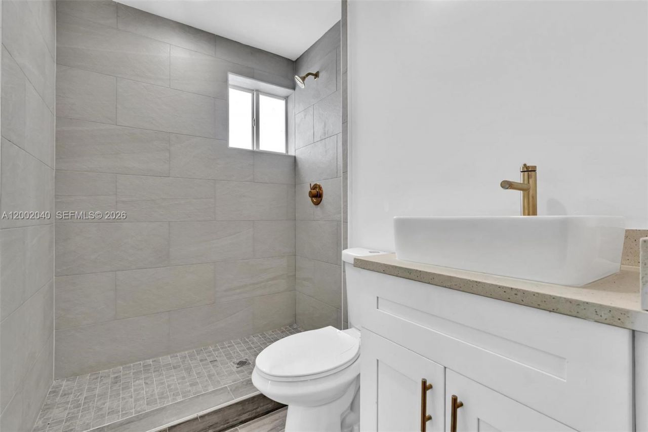 584 NW 35th St, Unit 2, Miami, FL 33127 Photo