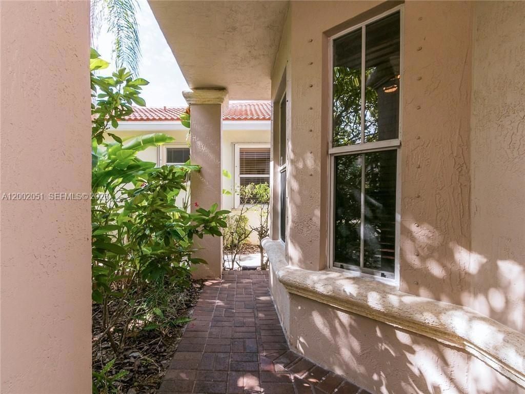 1590 Seagrape Way, Hollywood, FL 33019 Photo