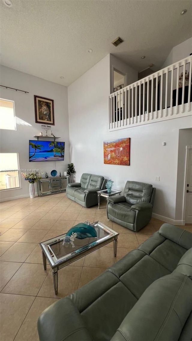 1590 Seagrape Way, Hollywood, FL 33019 Photo