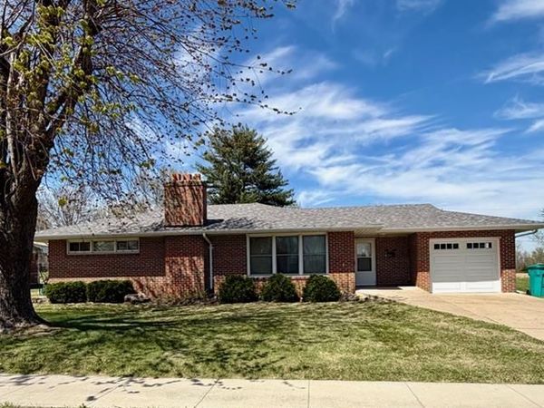 301 W Link Avenue , Owensville, MO 65066