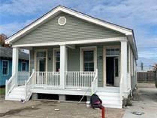 213-215 OAK Street, Harahan, LA 70123