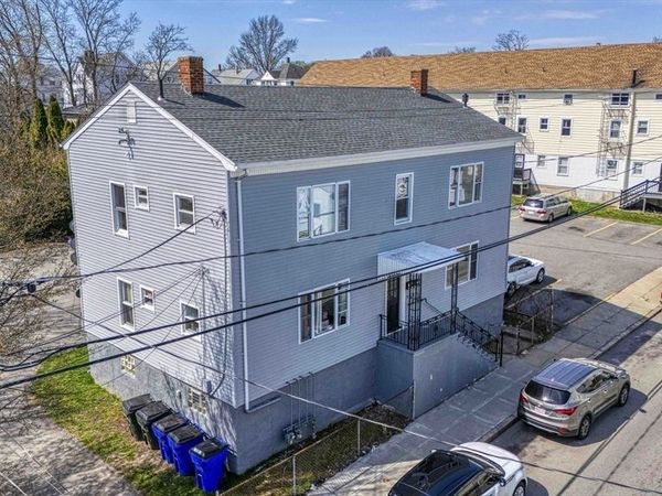 135 Snell St, Fall River, MA 02721