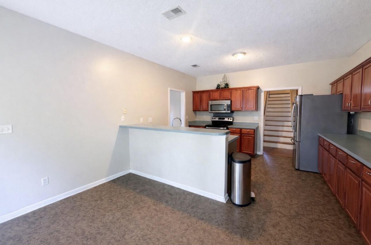 138 Adthan Circle Photo 5