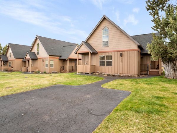 8588 Red Wing Lane, Redmond, OR 97756