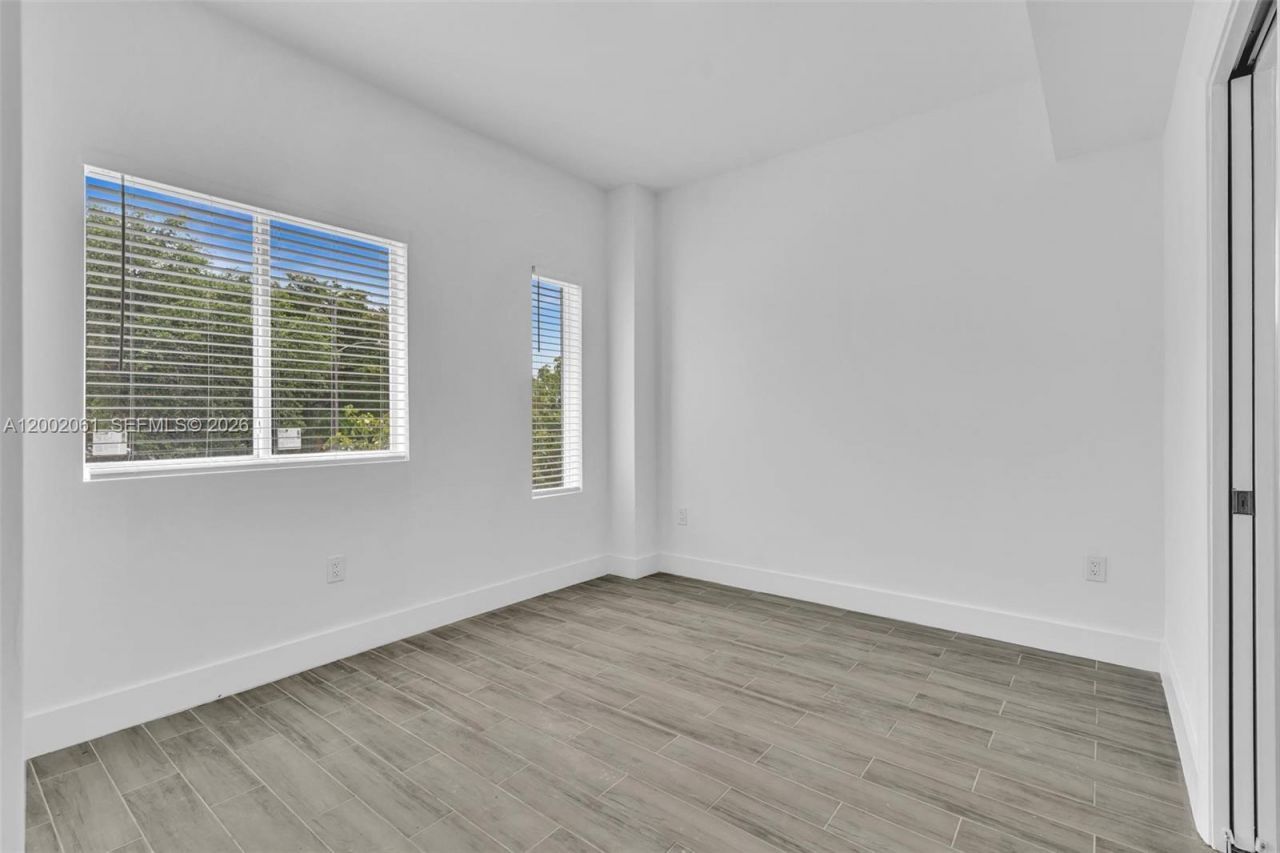 584 NW 35th St, Unit 3, Miami, FL 33127 Photo