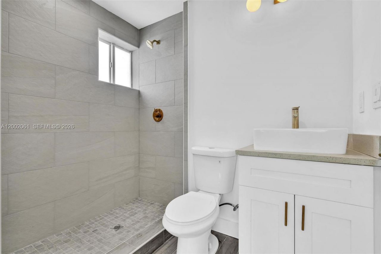 584 NW 35th St, Unit 3, Miami, FL 33127 Photo