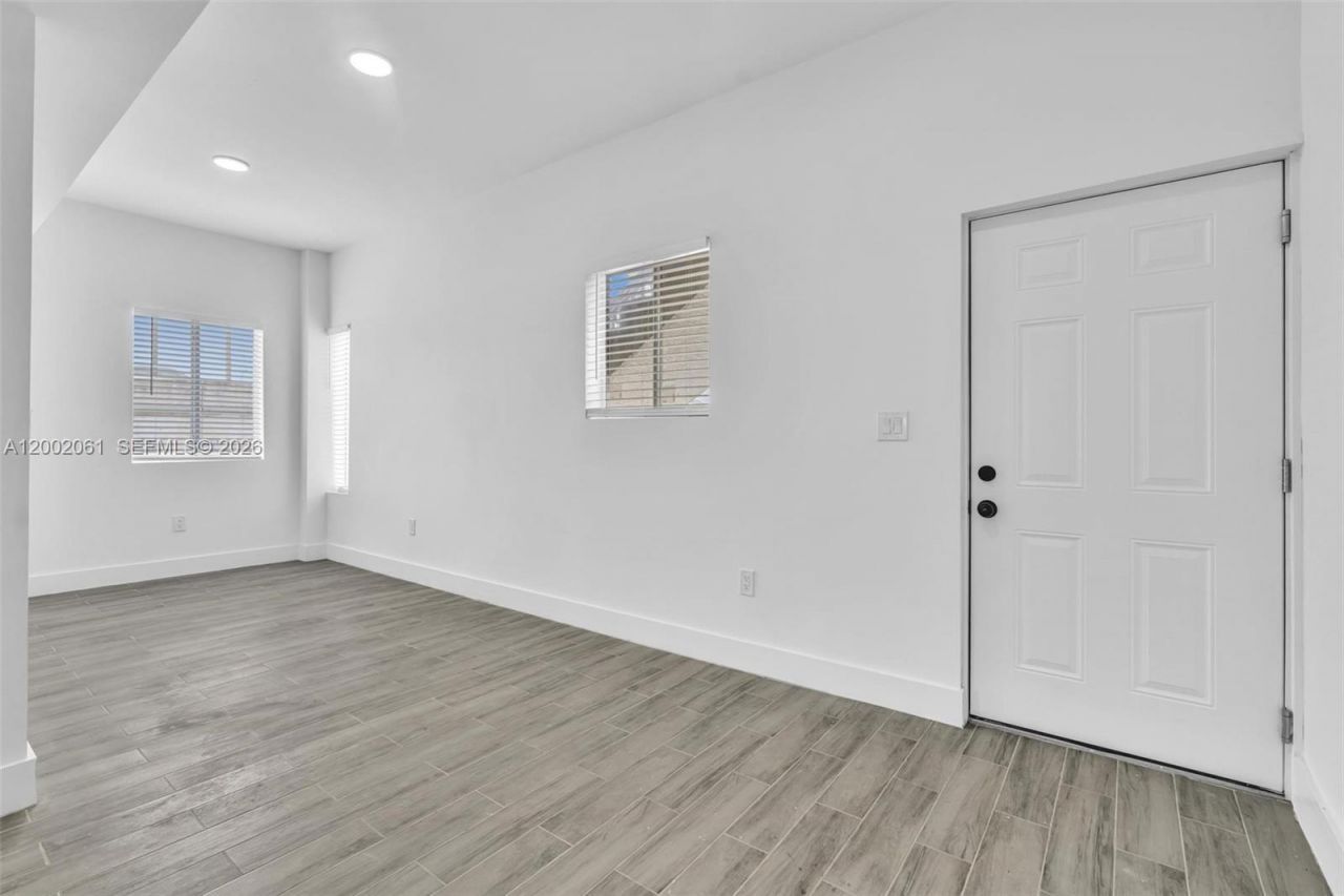 584 NW 35th St, Unit 3, Miami, FL 33127 Photo