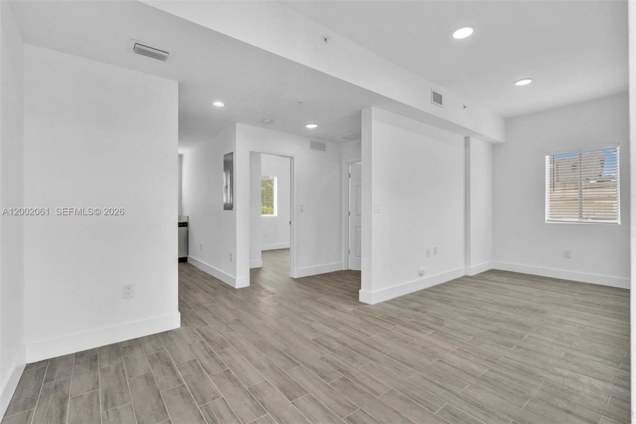 584 NW 35th St, Unit 3, Miami, FL 33127 Photo