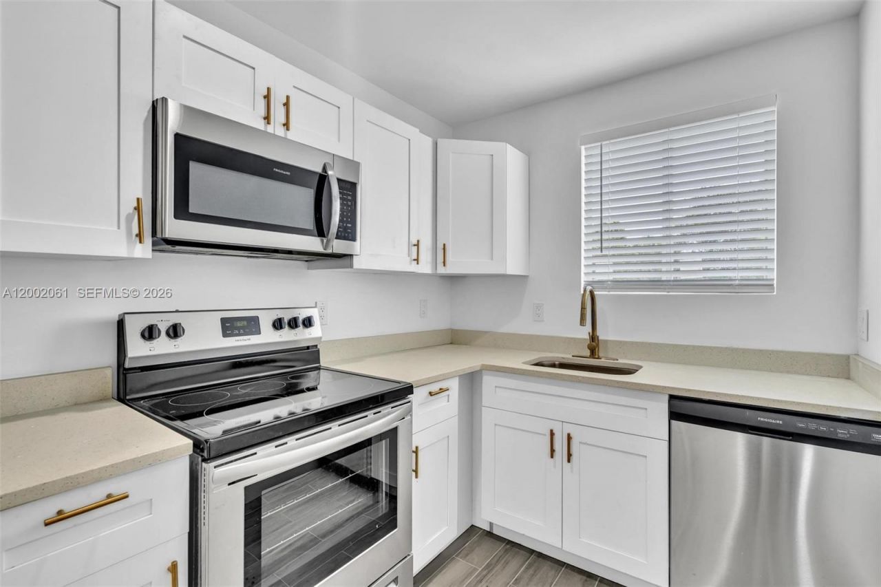 584 NW 35th St, Unit 3, Miami, FL 33127 Photo