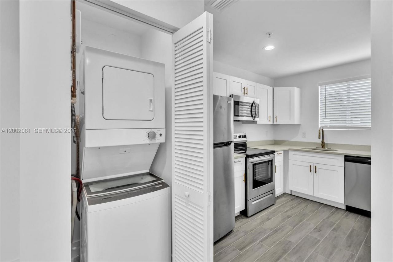 584 NW 35th St, Unit 3, Miami, FL 33127 Photo