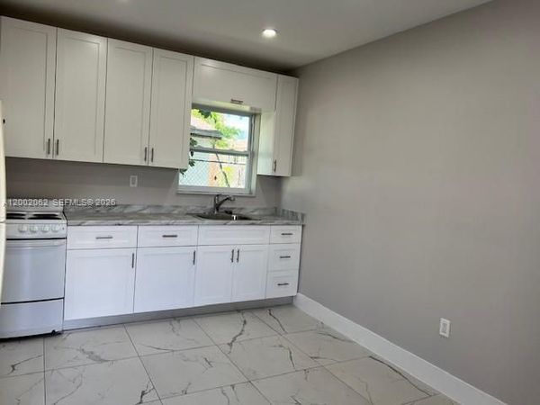 922 NW 2nd St, Unit 4, Miami, FL 33128