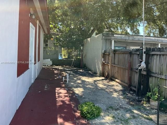 922 NW 2nd St, Unit 4, Miami, FL 33128 Photo