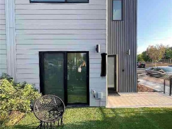 11326 victory blvd, North Hollywood, CA 91606