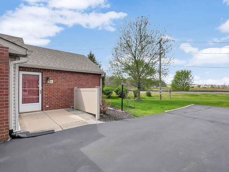 1160 Stoneycreek Court, Lancaster, OH 43130 Photo 2