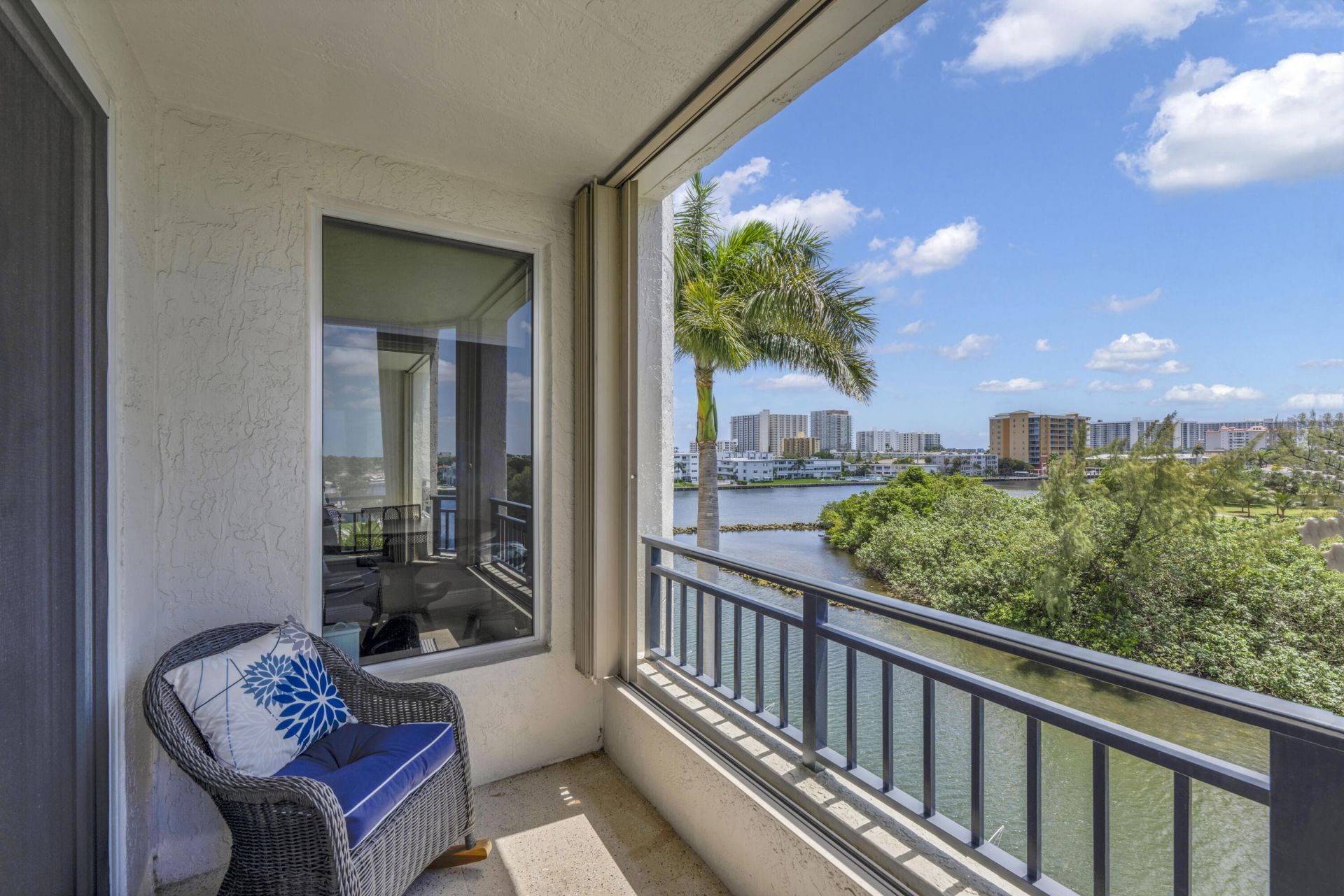 2880 NE 14th St Causeway, Unit 413, Pompano Beach, FL 33062 Photo