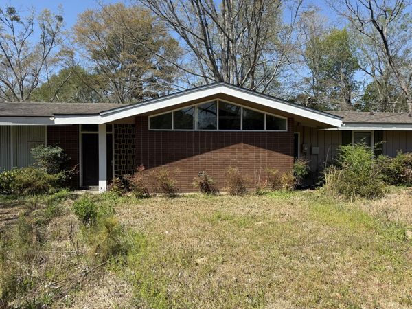 806 W Jefferson, Aberdeen, MS 39730