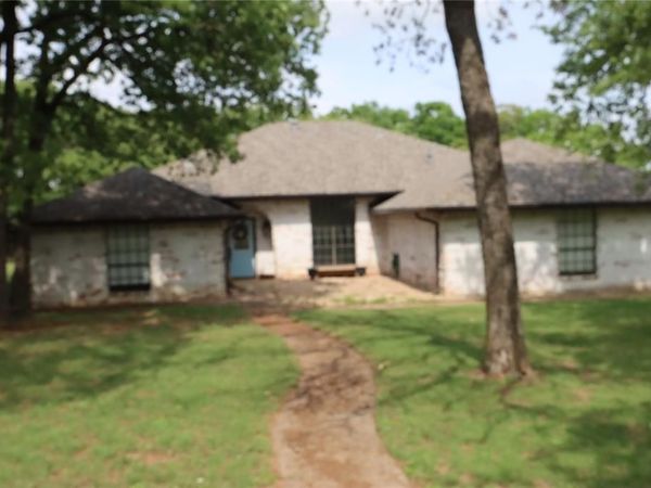 100 Thousand Oaks Lane, Joshua, TX 76058