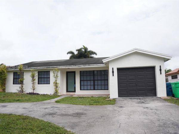 4290 NW 120th Way , Sunrise, FL 33323