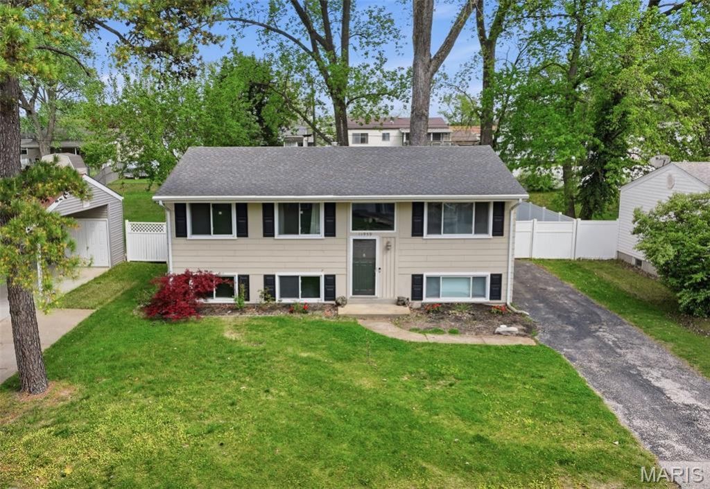 11959 Brookmont Drive, Maryland Heights, MO 63043 Main Photo