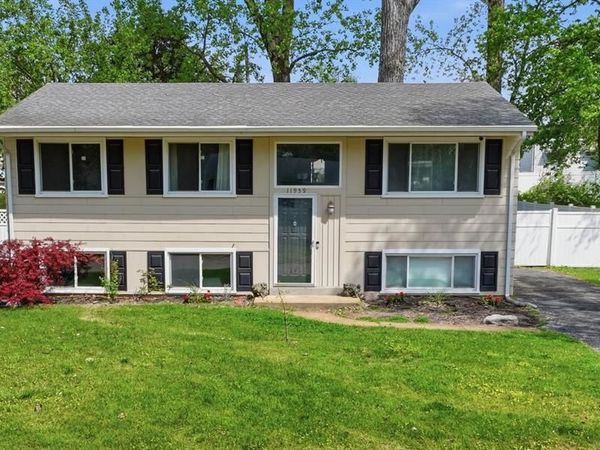 11959 Brookmont Drive, Maryland Heights, MO 63043