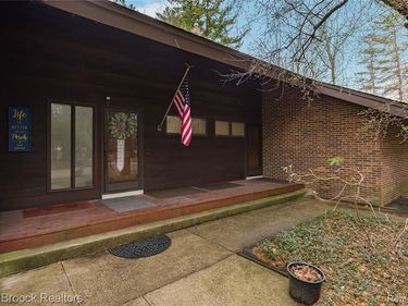 32674 Bingham Lane, Bingham Farms Vlg, MI 48025
