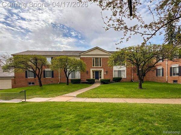 29676 Middlebelt Road, Farmington Hills, MI 48334