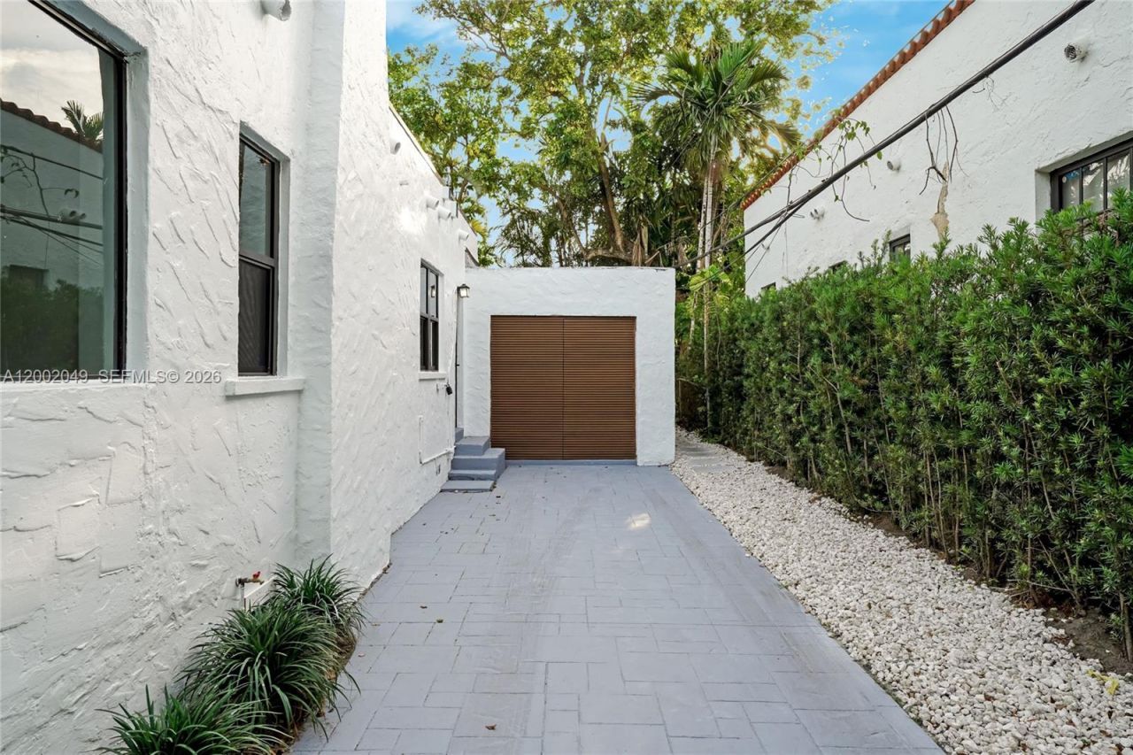 1230 Pizarro St, Coral Gables, FL 33134 Photo