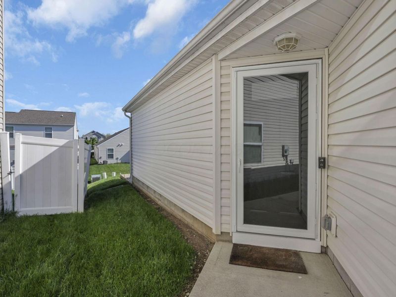 6880 Riding Trail Drive, Canal Winchester, OH 43110 Photo 4