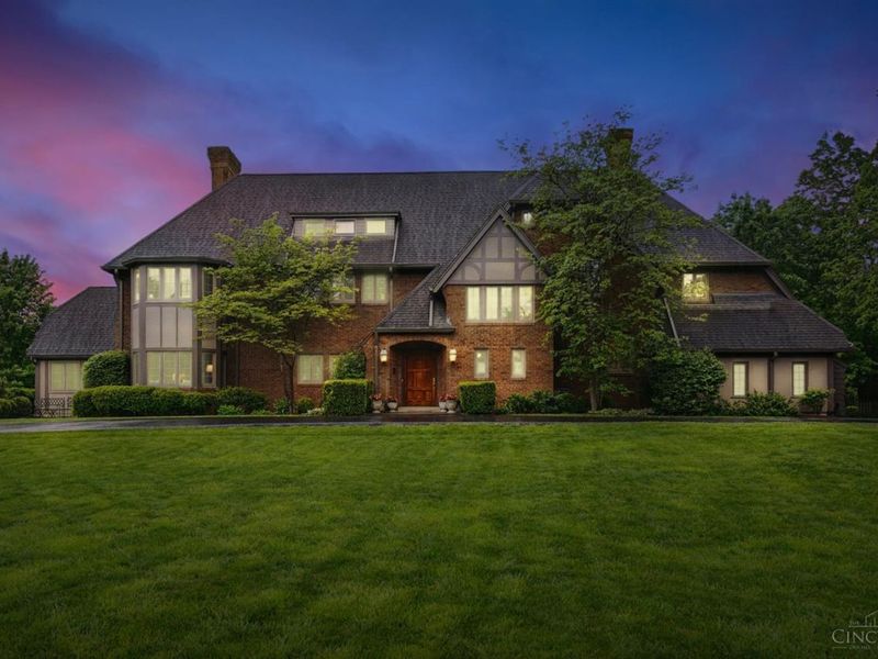 820 Van Nes Drive, Glendale, OH 45246 Photo 2